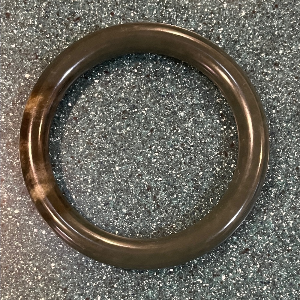 Elegant Jade Bangle - Picture 7 of 10